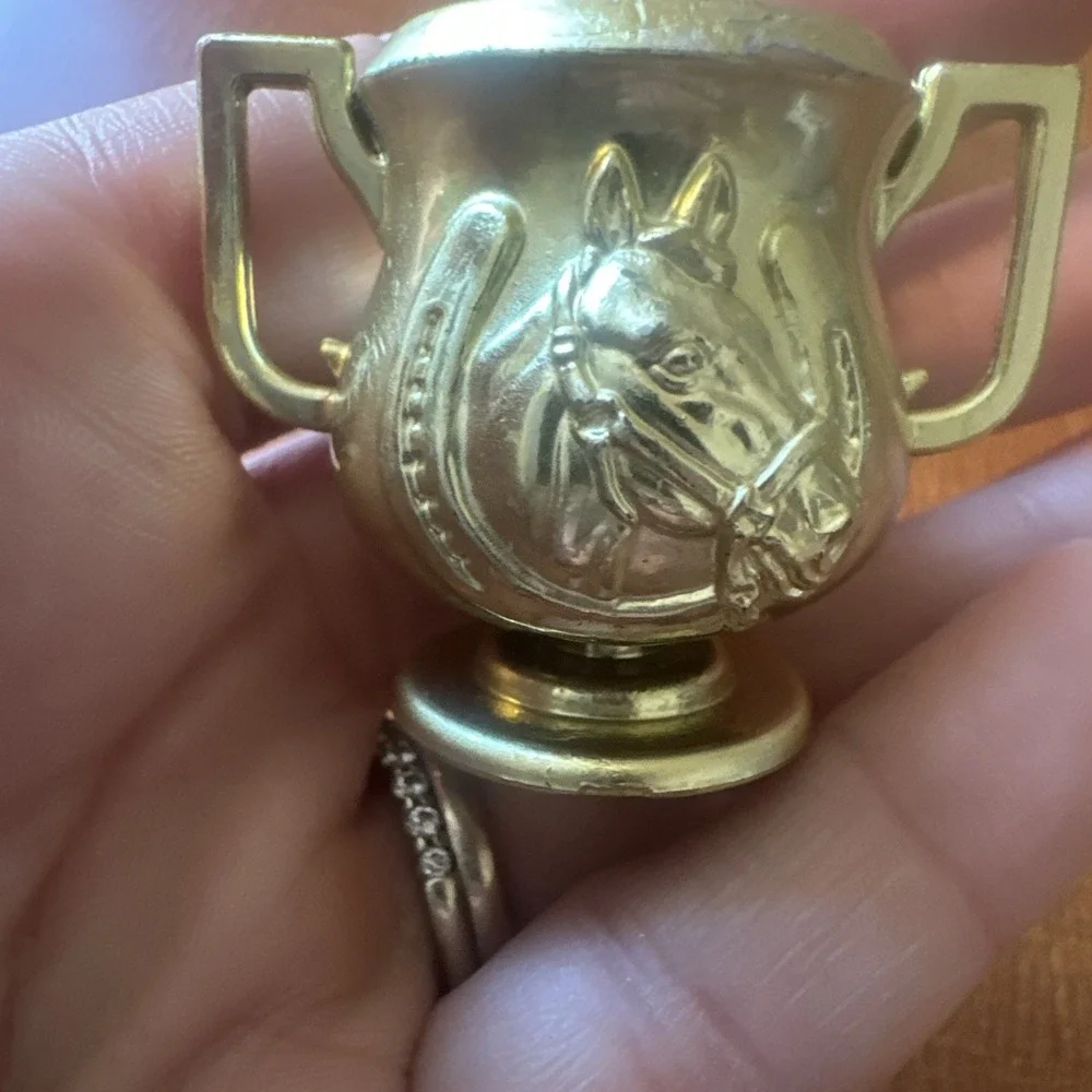 Vintage Marchon Inc. Model Horse Accessory Water Bucket & Trophy Stable 1988